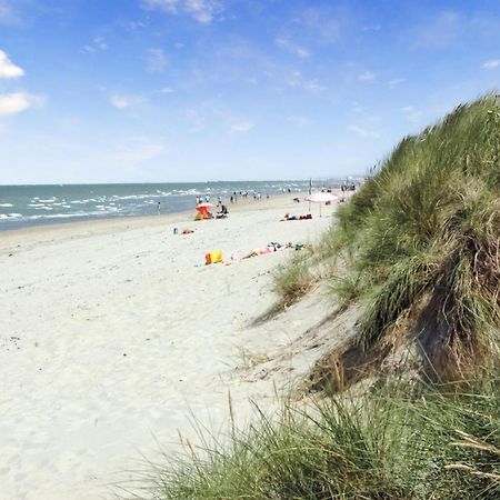 3 Bedroom Awesome Home In Oostduinkerke Esterno foto