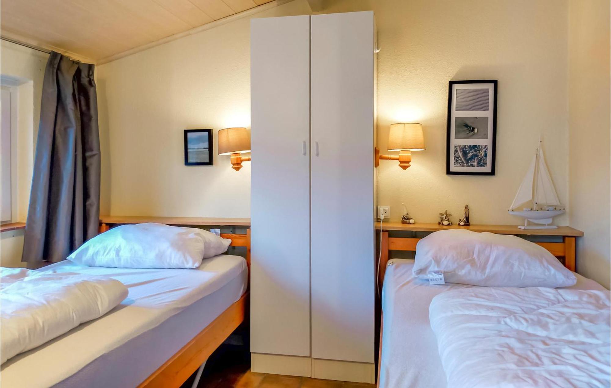 3 Bedroom Awesome Home In Oostduinkerke Esterno foto