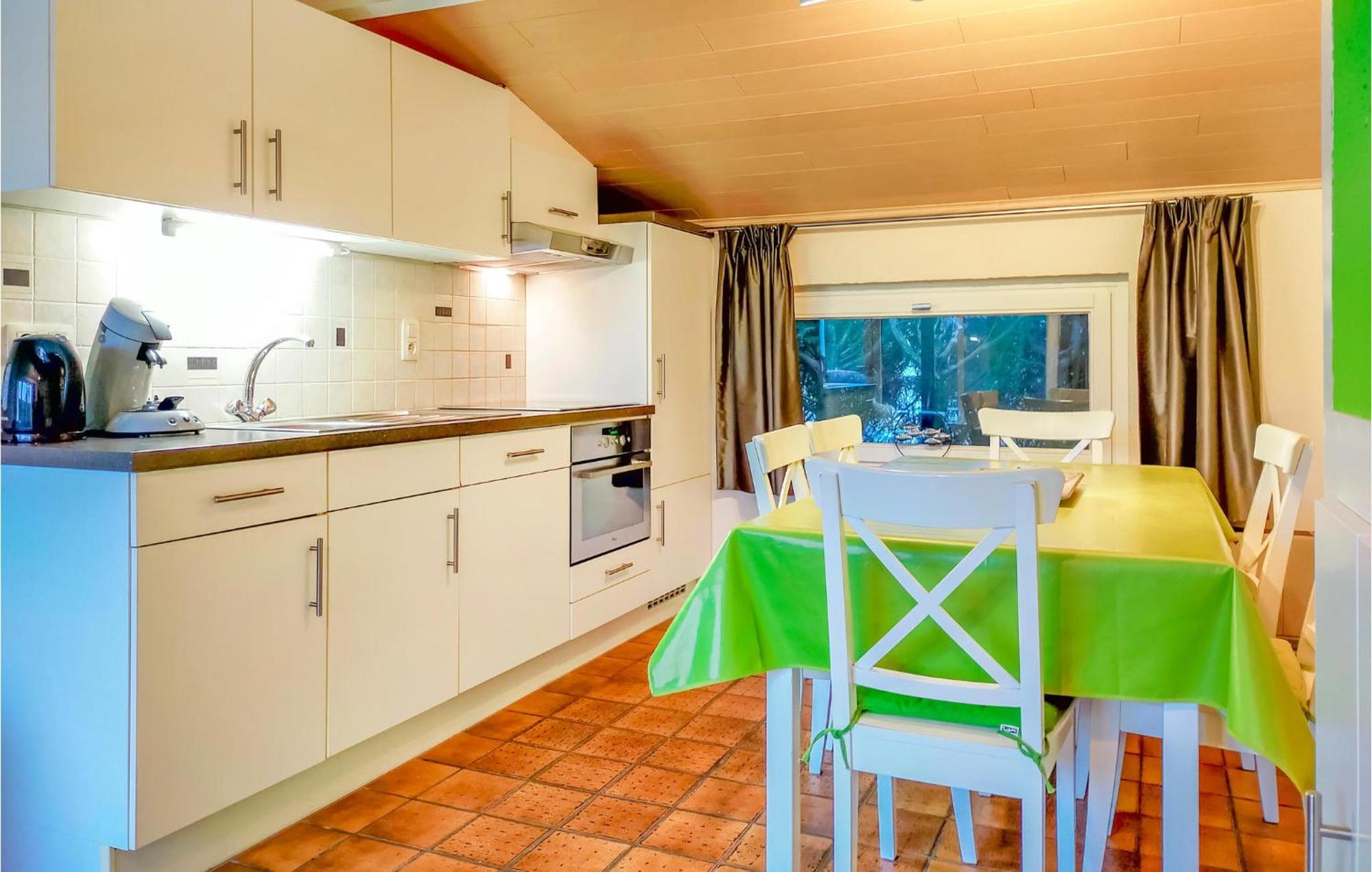 3 Bedroom Awesome Home In Oostduinkerke Esterno foto