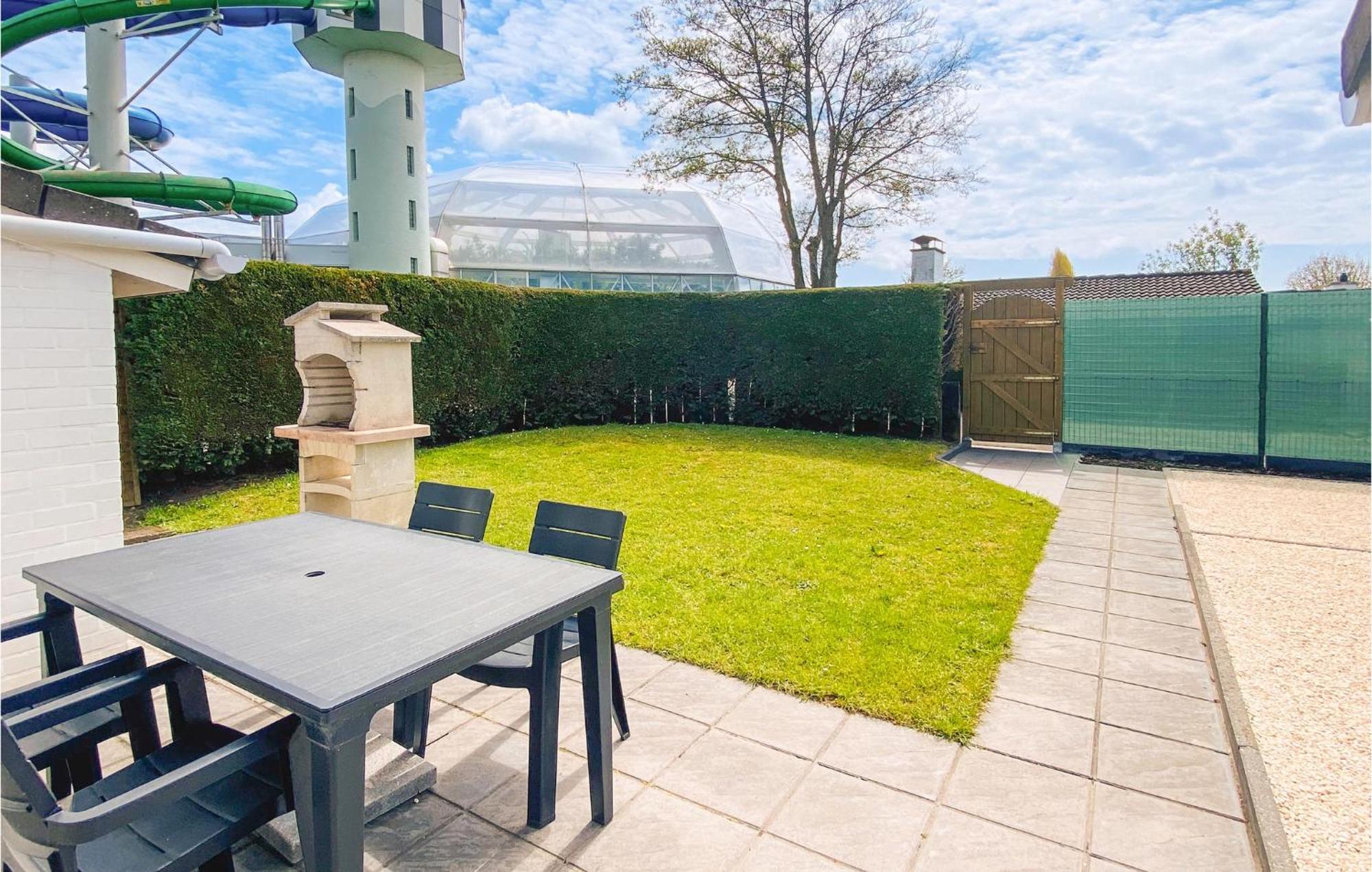 3 Bedroom Awesome Home In Oostduinkerke Esterno foto