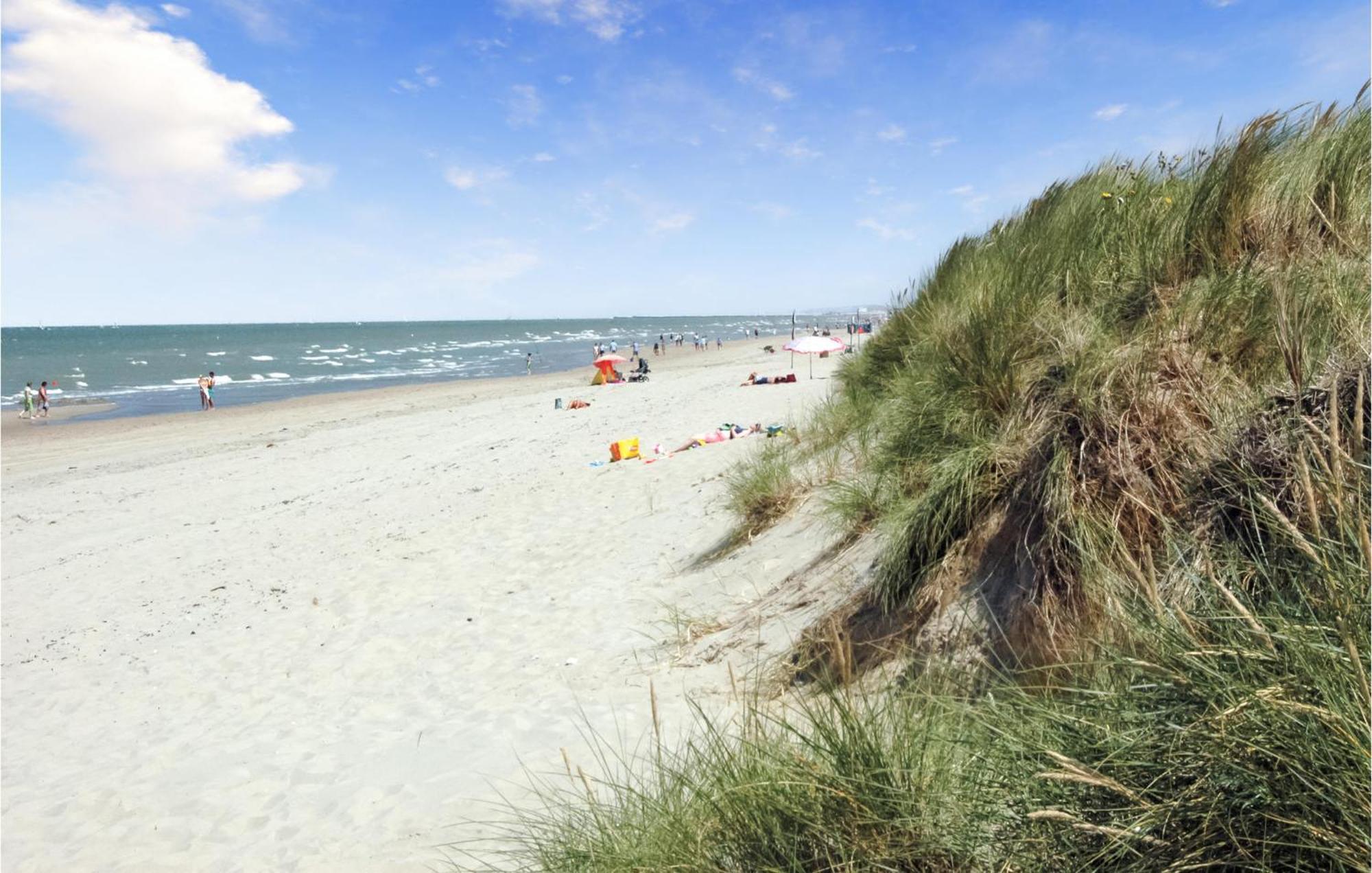 3 Bedroom Awesome Home In Oostduinkerke Esterno foto