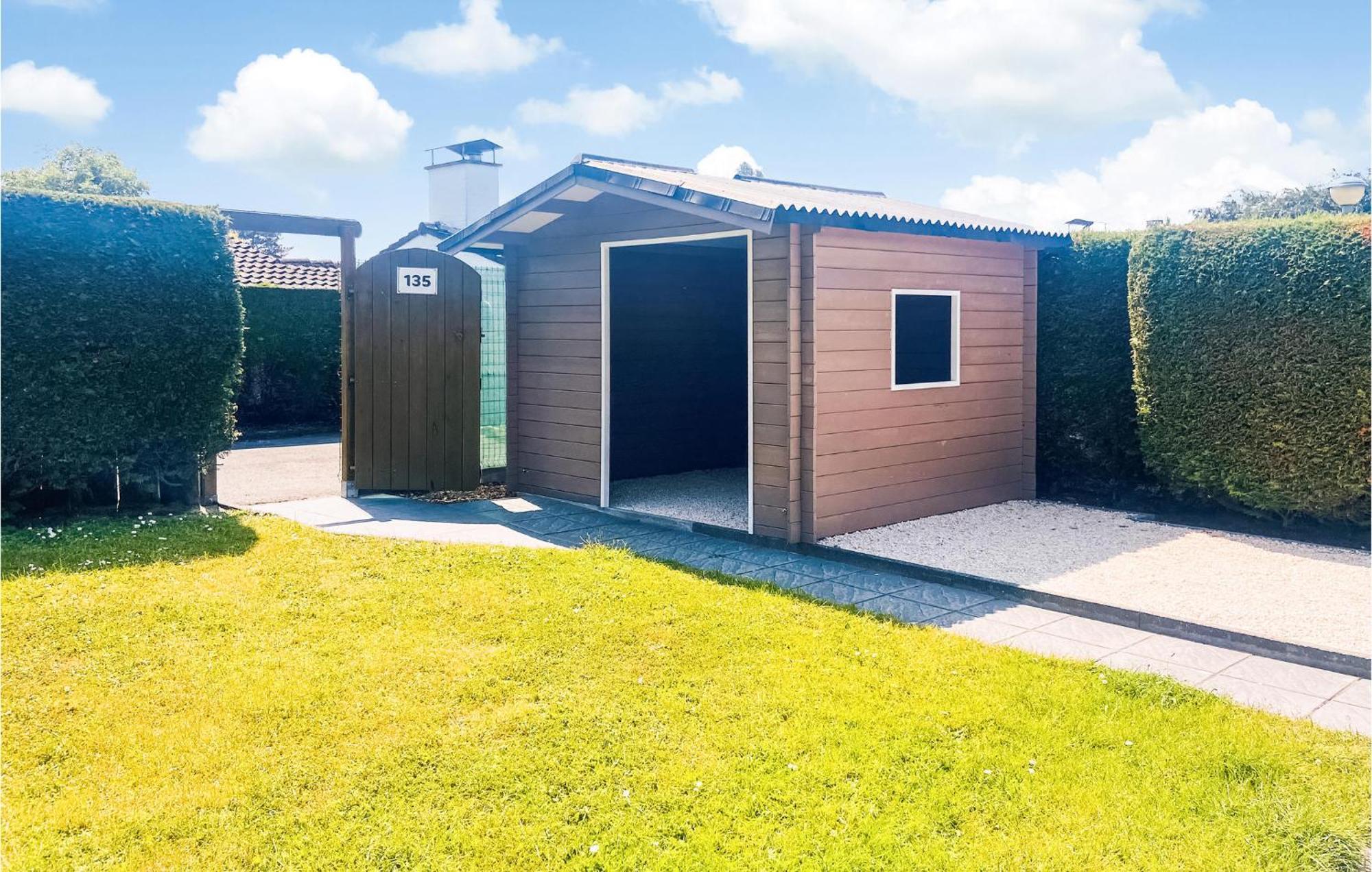 3 Bedroom Awesome Home In Oostduinkerke Esterno foto
