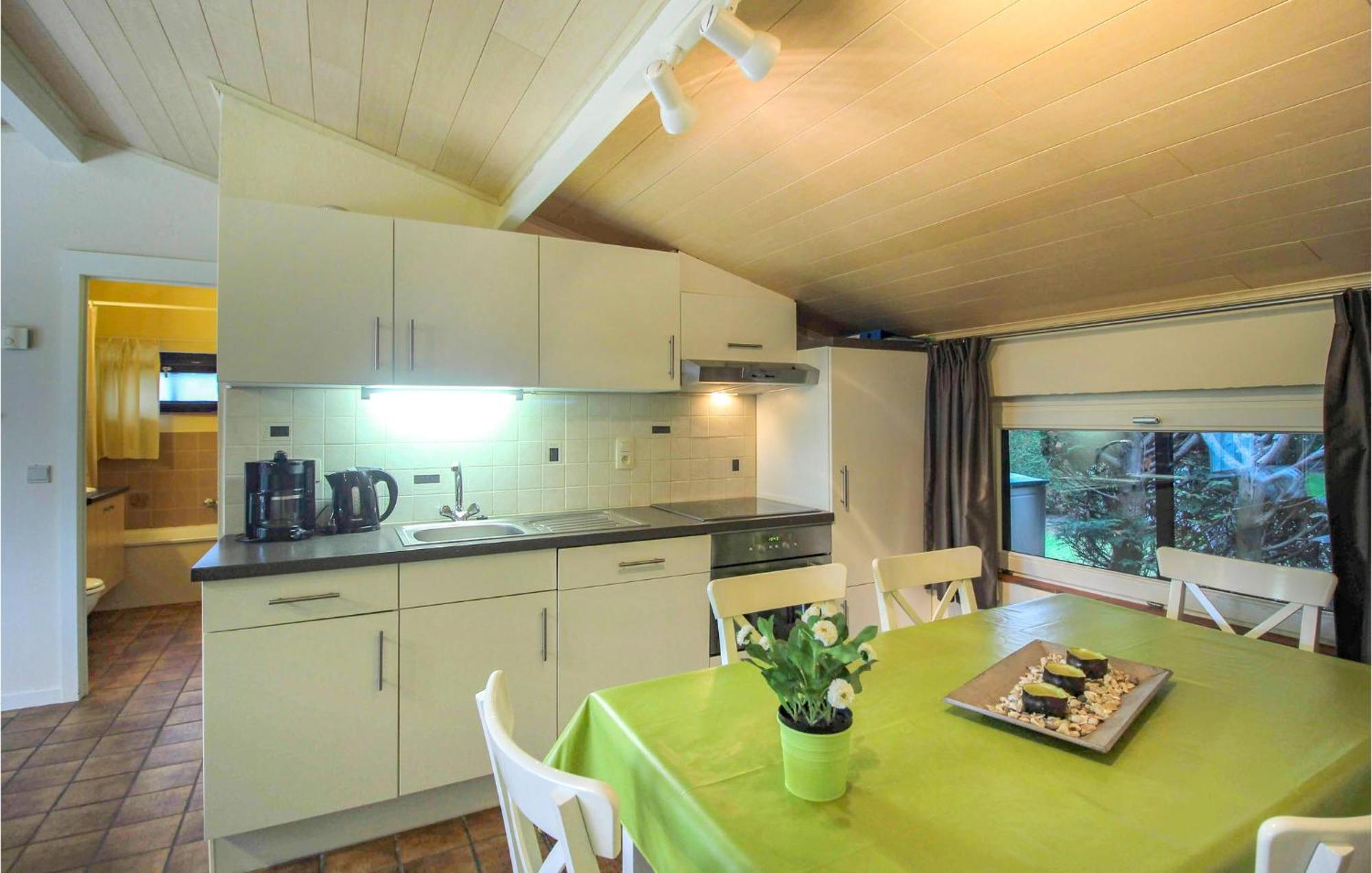 3 Bedroom Awesome Home In Oostduinkerke Esterno foto